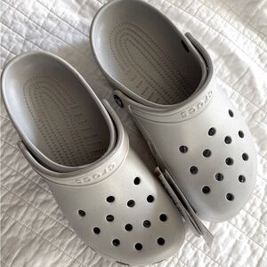 NWT classic crocs Men’s 9/Womens 11 light grey